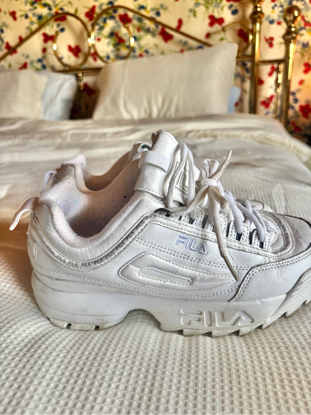 fila disruptor 2 women’s size 9 white chunky platform sneakers y2k dad shoes